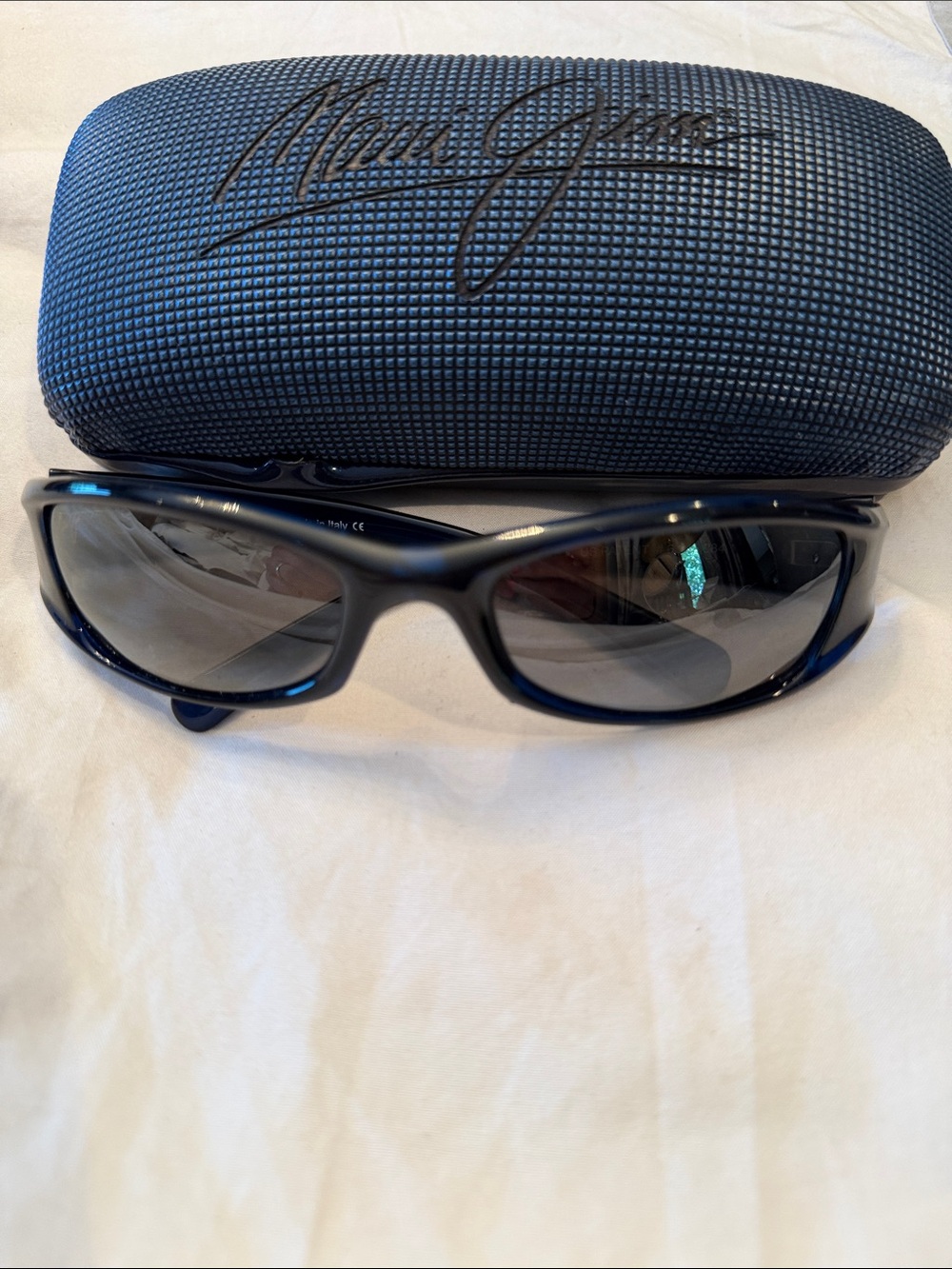 Men's Vintage Maui Jim Sport Sunglasses in Navy Blue with Gray Lenses. Pristine